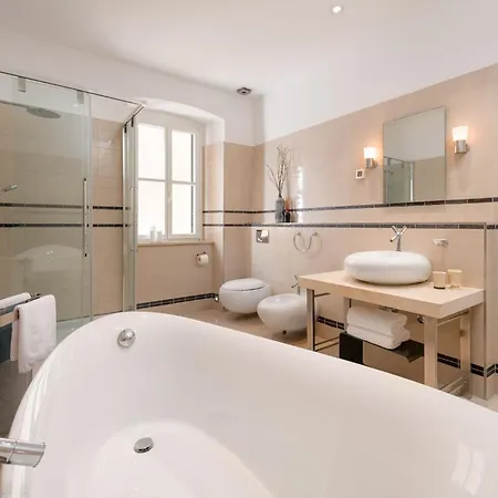 Sensational Filia 6 Bedrooms Overlooking Walls Old Town 别墅 *